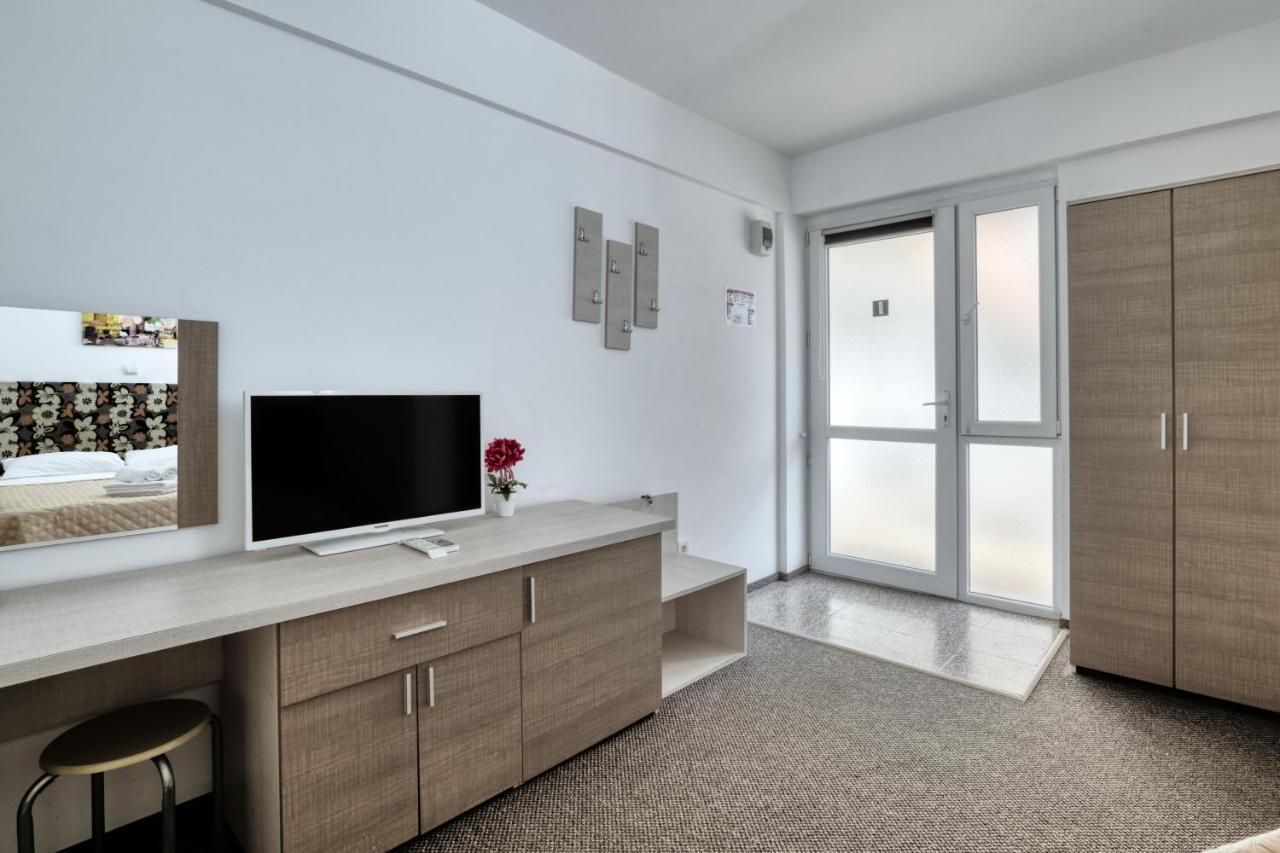 Camere De Inchiriat Havana Beach 那沃达利 外观 照片